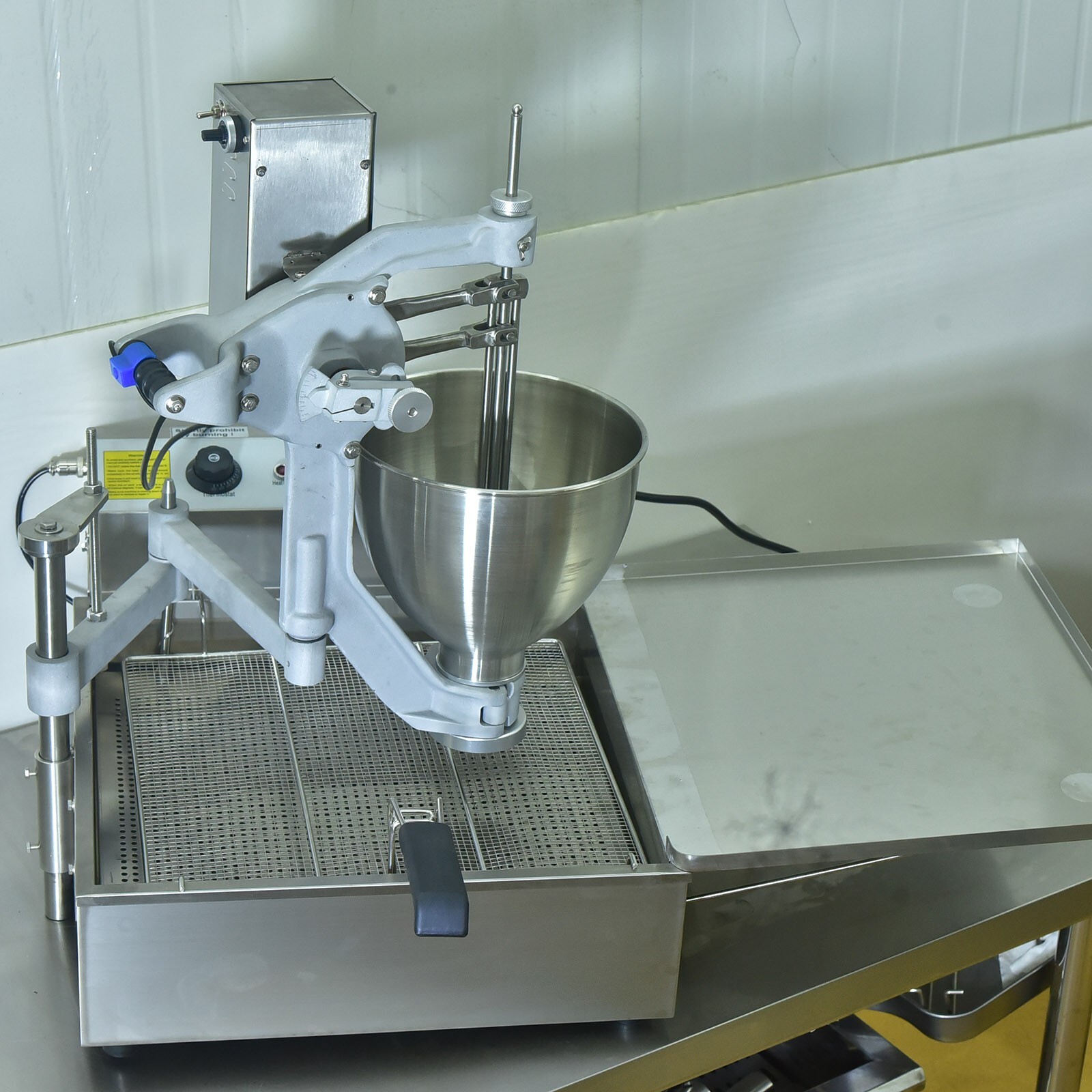 USA Kolice Flower shape/ring shape donuts making machine frying doughnut maker