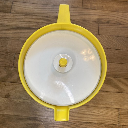 Vintage Yellow Tupperware 1416-4 Large 1 Gallon Pitcher - Picture 2 of 11