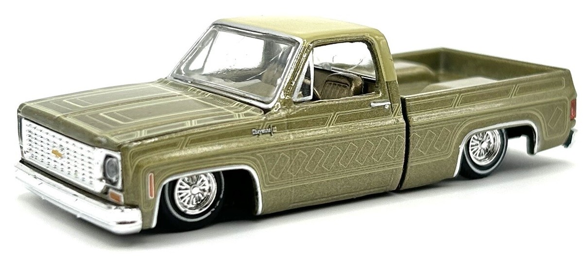 M2 MACHINES 1973 CHEVROLET CHEYENNE SUPER 10 LOWRIDERS