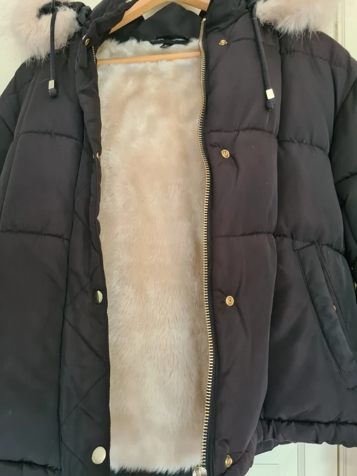 TOPSHOP Womens Black, Faux Fur Lined, Quilted, Puffer Jacket, SIZE 10, Exc Cond - Imagem 2 de 4