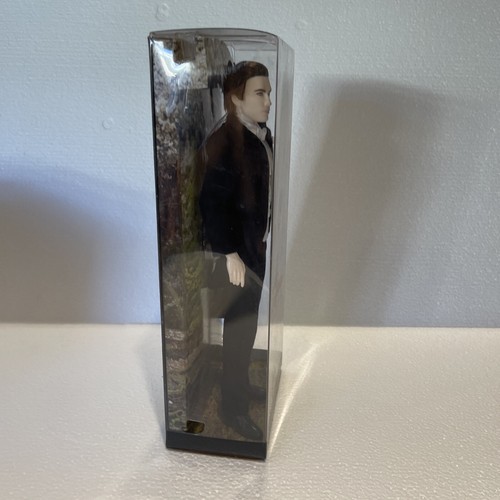 BARBIE PINK LABEL Twilight Saga BREAKING DAWN Pt 1 EDWARD w Stand COA MATTEL NIB - Picture 5 of 12