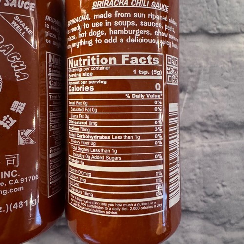 Sriracha Hot Chili Sauce Huy Fong Foods 17 Oz Bottle Squeeze 2 Bottles - Picture 6 of 8