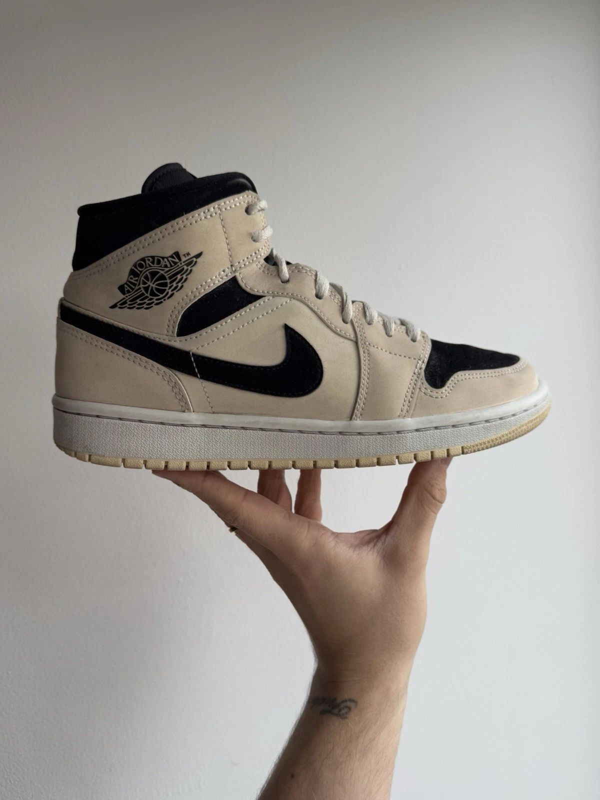 Nike Air Jordan 1 Mid Beige