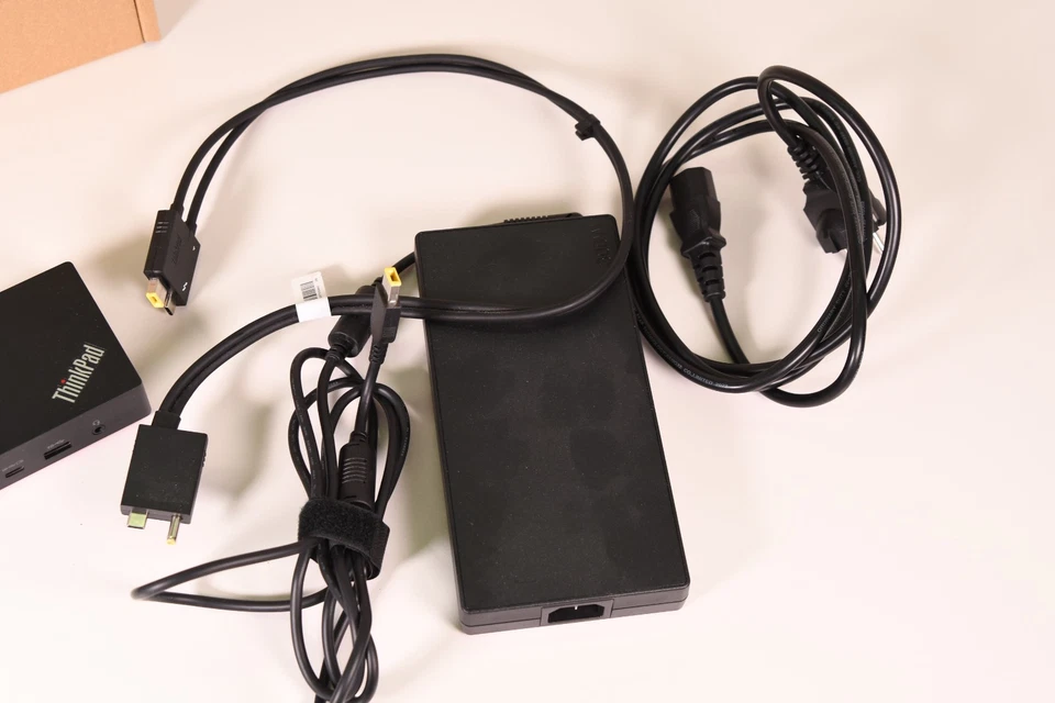 Lenovo ThinkPad Thunderbolt 4 Workstation Dock (40B00300EU) 300W Netzteil - Bild 3 von 4