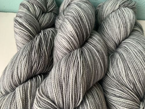 (3) Knit Picks Hawthorne Fingern SCHIEFER kesselgefärbt - Wolle/Nylon 357 Yards/100g - Bild 3 von 7