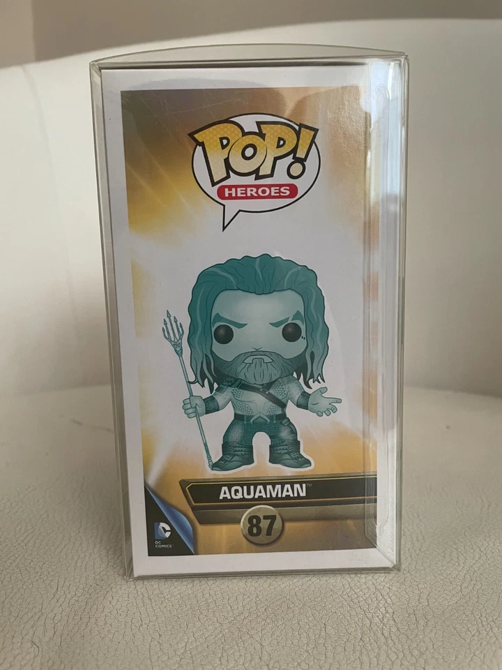 EXCLUSIVE HOT TOPIC DC COMICS BATMAN VS SUPERMAN AQUAMAN #87 - Imagen 4 de 4