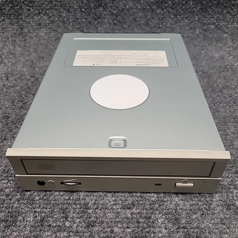 TOSHIBA XM-6401B 32x CDROM Drive, SCSI 50-Pin w/ SCSI Narrow Adapter - Image 2 of 4