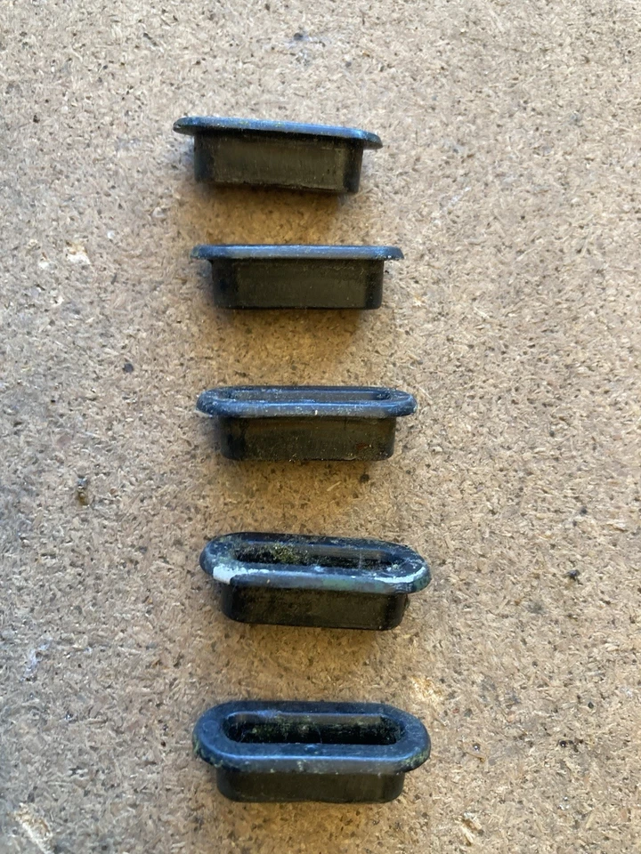 1972-1980 Chevy LUV captador capô ventilação acabamento ilhós/plugs de montagem, fabricante de equipamento original. - Imagem 2 de 4