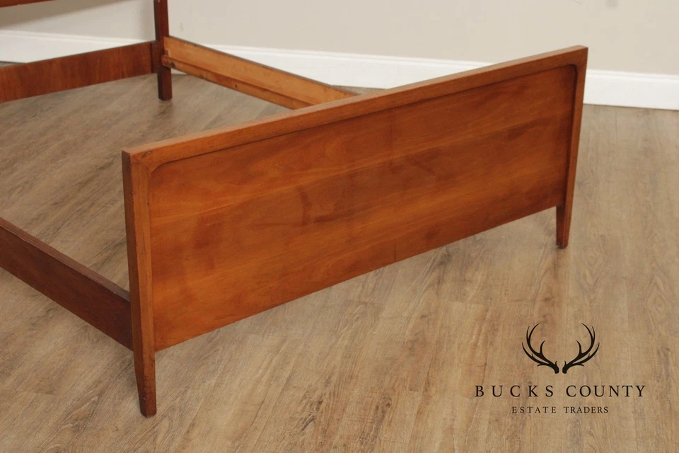 Marco de cama moderno de cereza de tamaño completo de mediados de siglo Foto 3 de 4