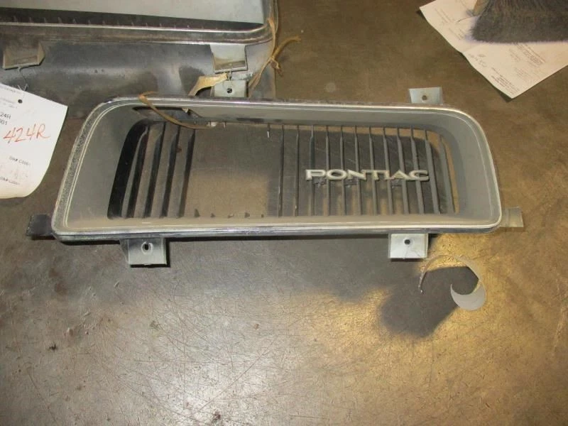 Passenger Right Grille Excluding Formula Fits 74 FIREBIRD 125216 Foto 2 de 2