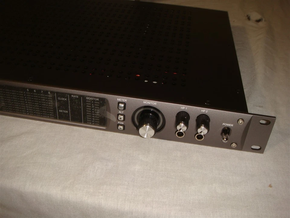 UNIVERSAL AUDIO APOLLO X8 18x24 THUNDERBOLT 3 AUDIO INTERFACE/SOFTWARE/UAD DSP - Image 2 of 4