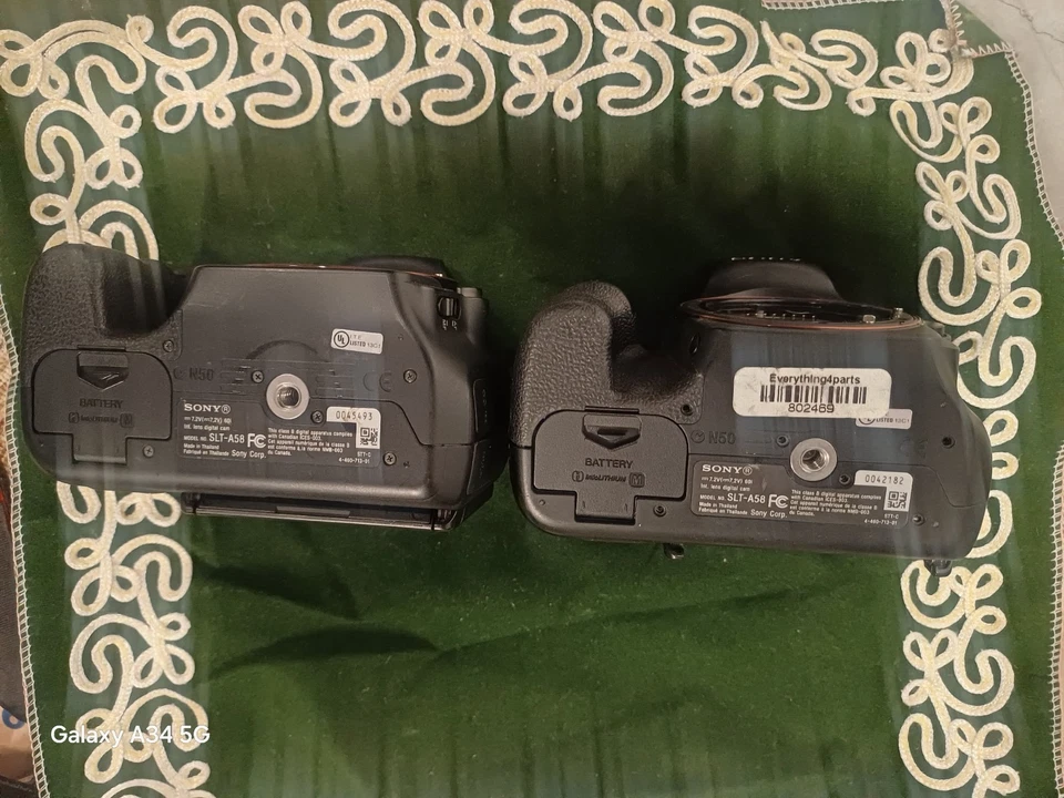 Dos cuerpos de cámara digital Sony Alpha SLT-A58 SLR sin batería y cargador sin lente. Foto 4 de 4