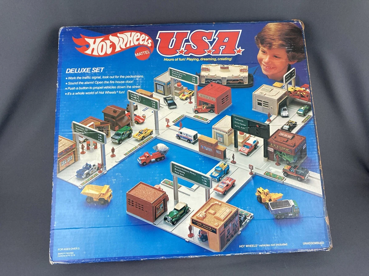 Vintage Hot Wheels USA Deluxe Sears Exclusive 3741 Playset