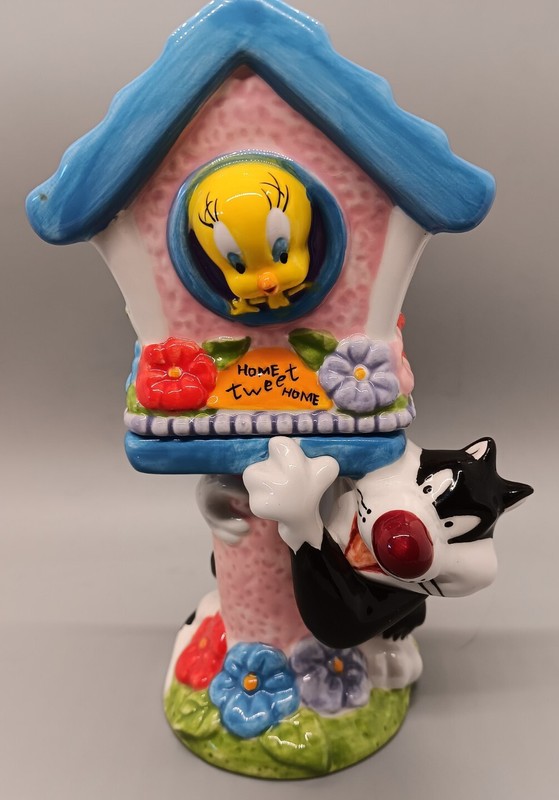 Vintage Looney Tunes Sylvester & Tweety Bird Salt & Pepper Shakers. 