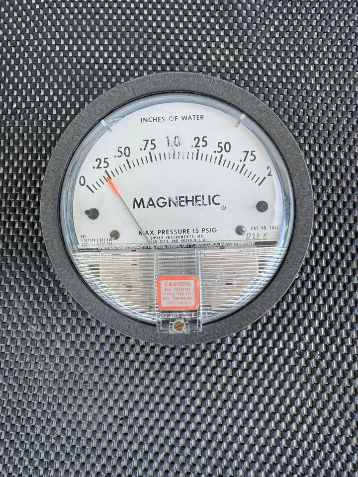 Dwyer Magnehelic Pressure Gauge 15 PSIG - Image 2 of 4