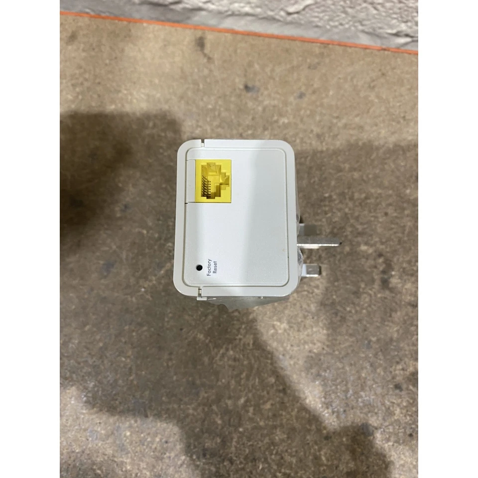 Netgear XAV5421 Powerline 500+ Outlet Adapter Single White Ethernet Port UK Plug - Image 3 of 4