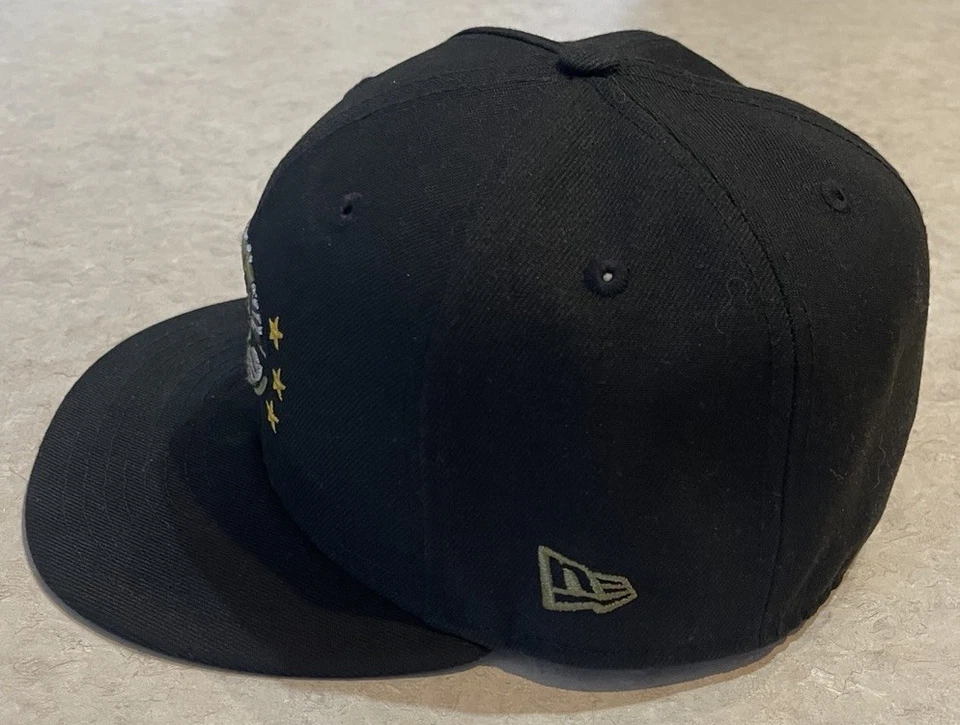 Cincinnati Reds Negro Fuerzas Armadas Día 2024 Bajo Perfil 7 1/2 New Era 59FIFTY Foto 3 de 4