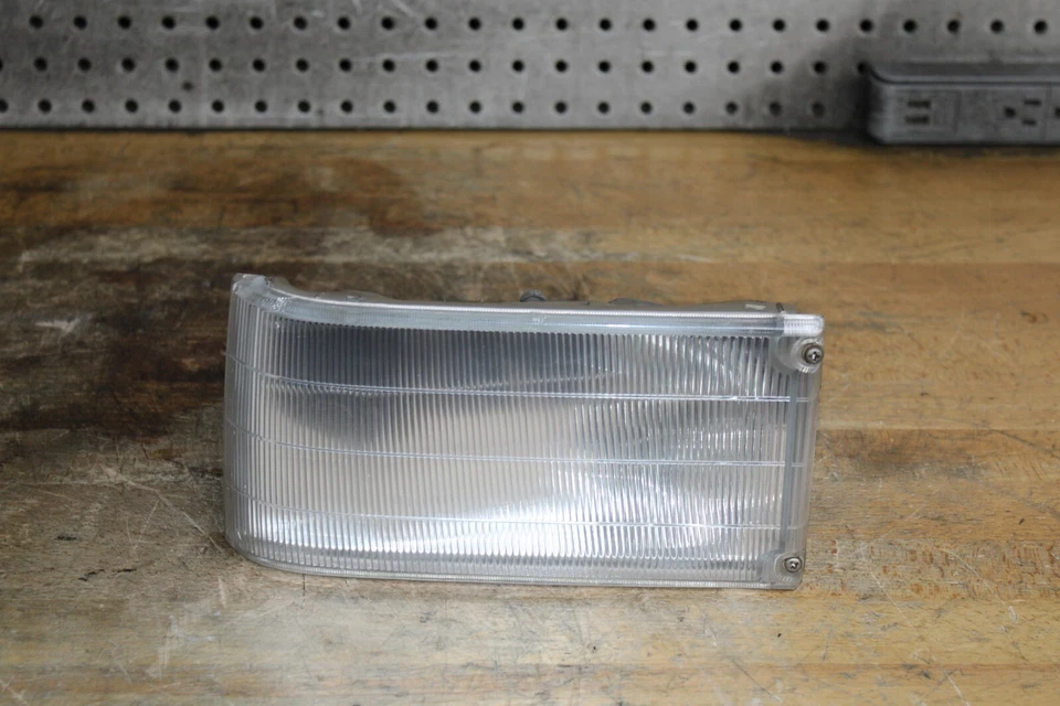 Водитель 87-89 OEM Toyota HiAce Van YH51 Koito угловой свет лампа объектив в сборе - Изображение 3 из 4