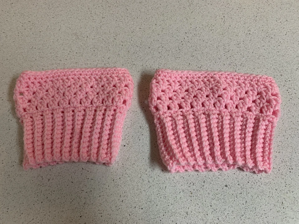 Puños Bota Rosa Hecho a Mano Crochet diseñado para embellecer la parte superior de tus botas Foto 4 de 4