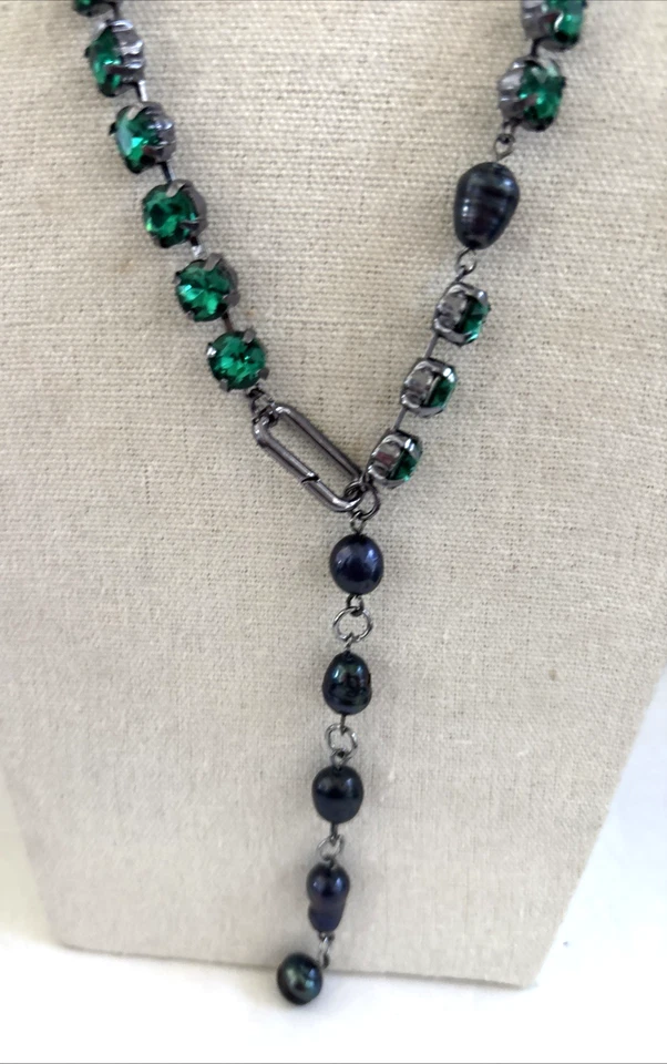 Nuevo Collar Anthropology Lariat Y Estrás Verde Perlas Grises Foto 3 de 4