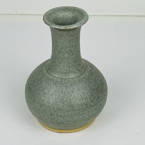 Jarrón vintage pequeño bulboso cuello estrecho gris claro firmado - Imagen 2 de 11