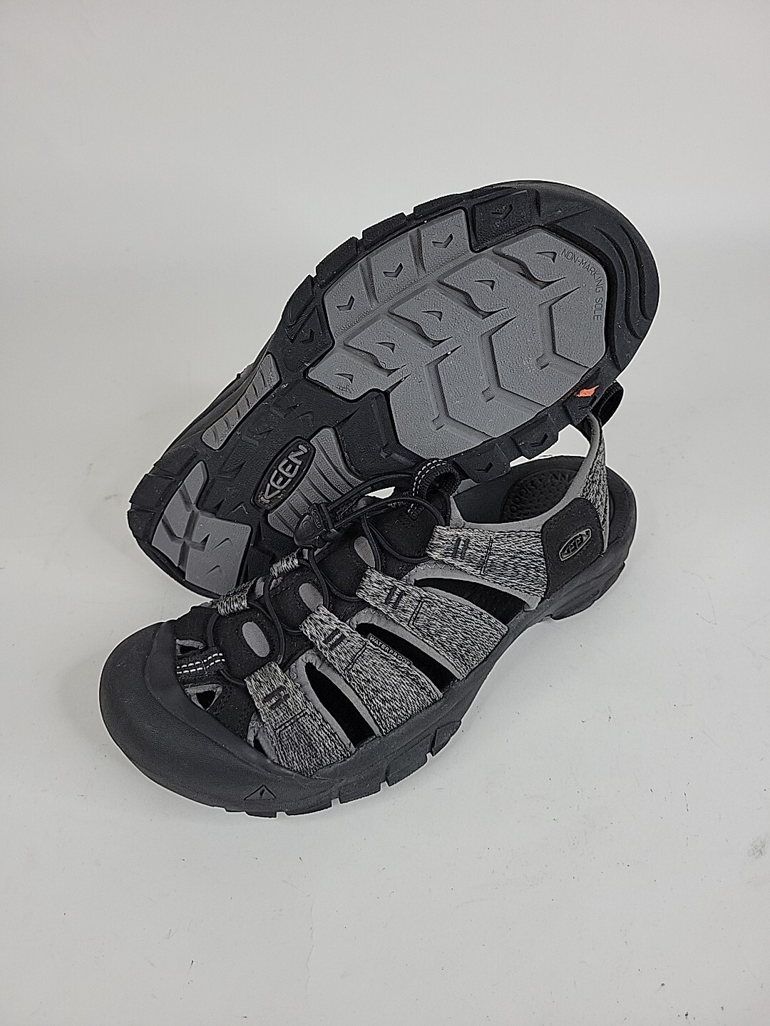 Keen Uomo 1022252 Newport H2 Sandalo Acqua Punta Chiusa Taglia 11M Nero Grigio Acciaio