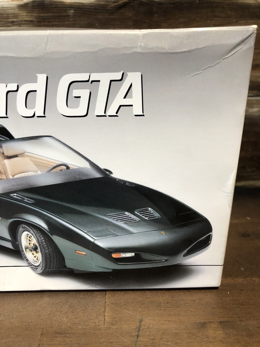 Vintage AMT 1/25~1990 Pontiac Firebird GTA~2 in 1~Model Car Kit 