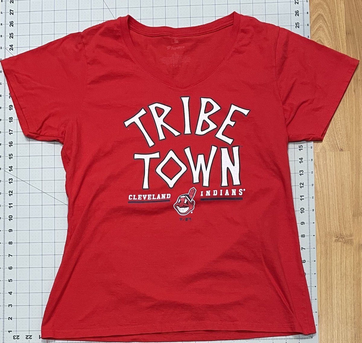 Cleveland Guardians T-Shirt Women Red V-Neck Short Sleeve XL