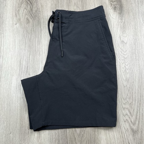 Ten Thousand The Foundation Herrenshorts Größe Medium Schrittlänge 7” schwarz