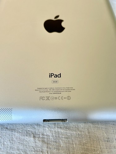 GENUINE Apple iPad 3rd Generation A1416 Space Gray 32GB WiFi w/ Cbl - Picture 4 of 4
