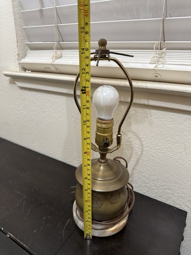 Vintage Solid Brass on Marble Table Lamp. Great Condition - Picture 14 of 15