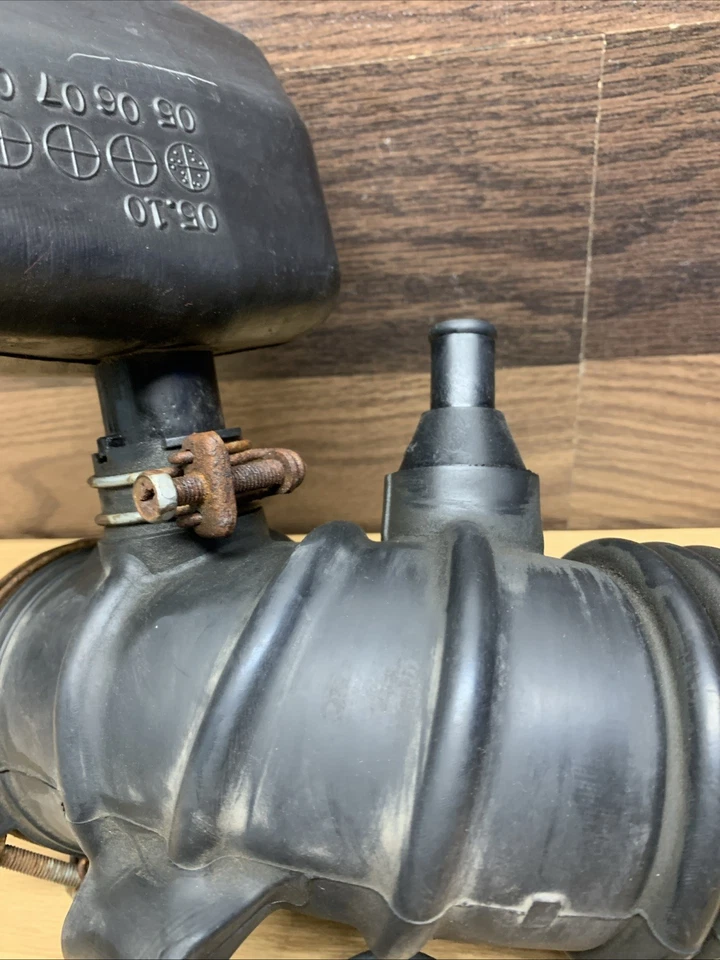 Manguera de tubo de admisión de aire Toyota RAV4 2006-2008 2,4 L 17881-28260 OEM Foto 4 de 4