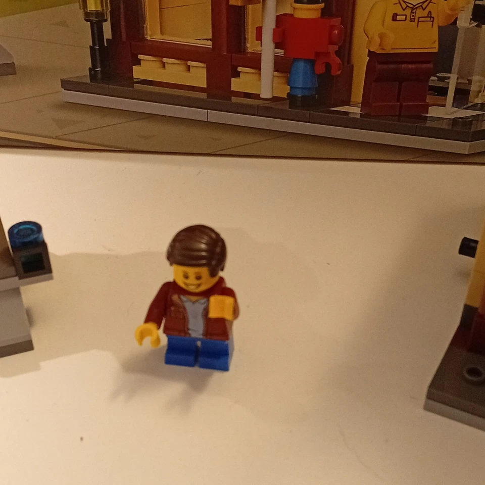 LEGO Creator 31105 Townhouse Toy Store, photo 4 of 5
