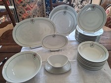 PARTIE DE SERVICE DE TABLE, porcelaine de Bavière, modèle a la Rose. 46 pièces
