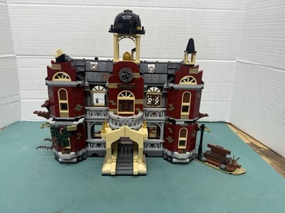 LEGO Hidden Side Newbury Haunted High School 70425 inComplete