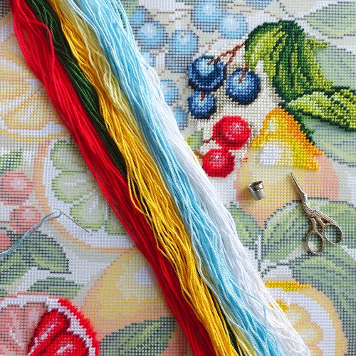 Hágalo usted mismo Kit de almohada de punta de aguja/tapiz "Fiesta de la fruta" 16x16 pulgadas/40x40 cm - Imagen 4 de 4