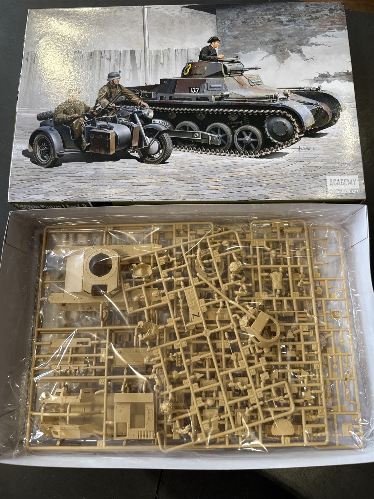 Academy 1/35 German Army WWII Panzer I Ausf B Light Tank & Motorcycle Model Kit - Image 3