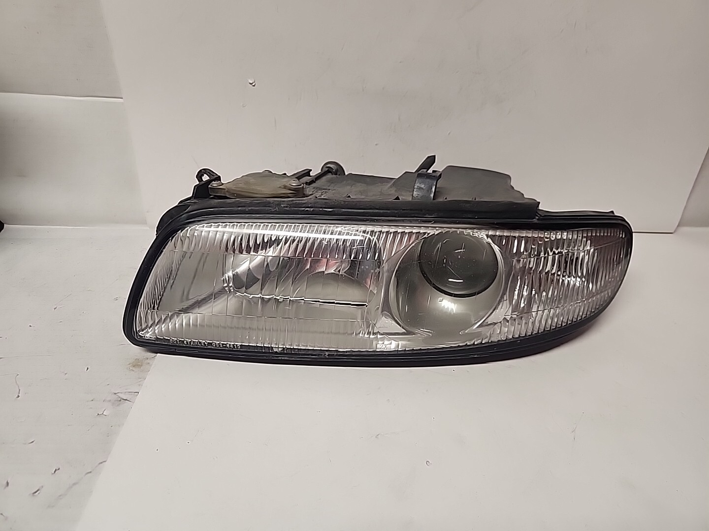 1995-1996 Mazda Millenia Driver Side Left OEM Headlight Assembly L104