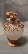 Joli petit flacon de parfum givré avec métal, roses, strass