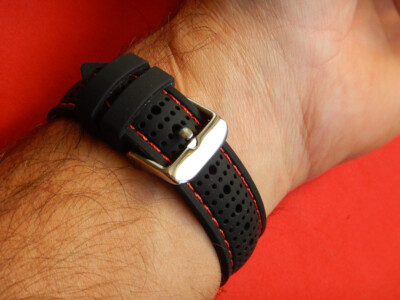 Bracelet Montre 20mm En Silicone Gomme | Noir Couture Rouge | Style Rallye Racing étanche