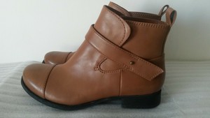 clarks flat ankle boots