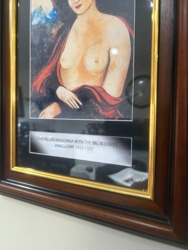 Allo Allo La Virgen Caída con los grandes piqueros Von Klomp marco de madera maciza - Imagen 2 de 3