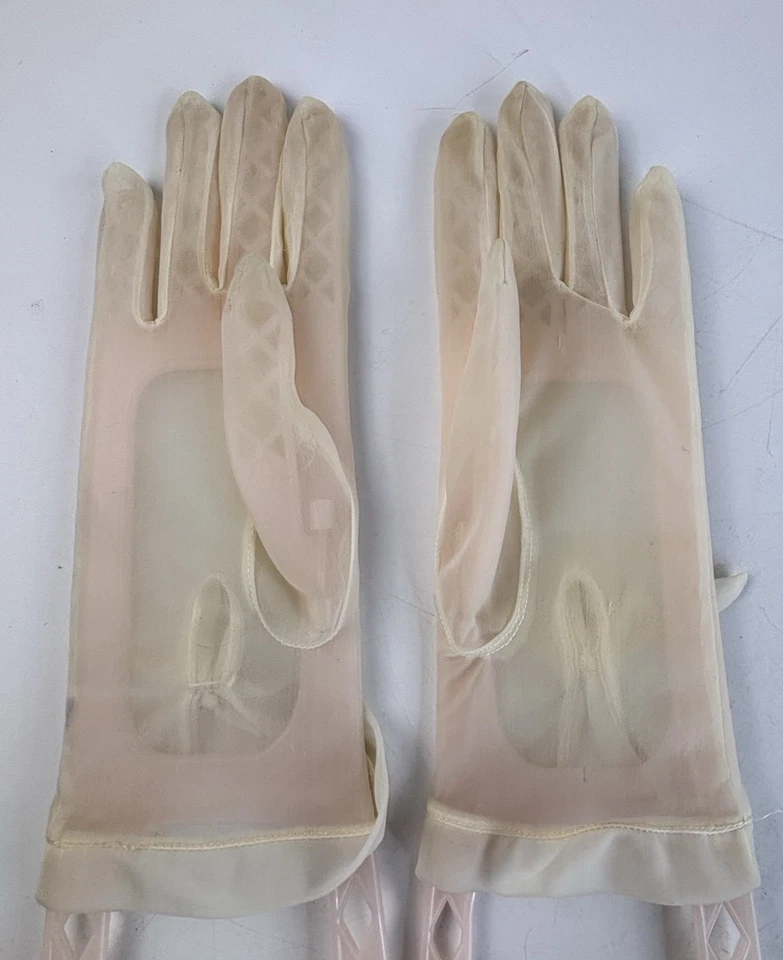 Vintage Ladies Women's Gloves Lot of 4 Sheer Nylon Knitted Crochet - Image 4 of 4