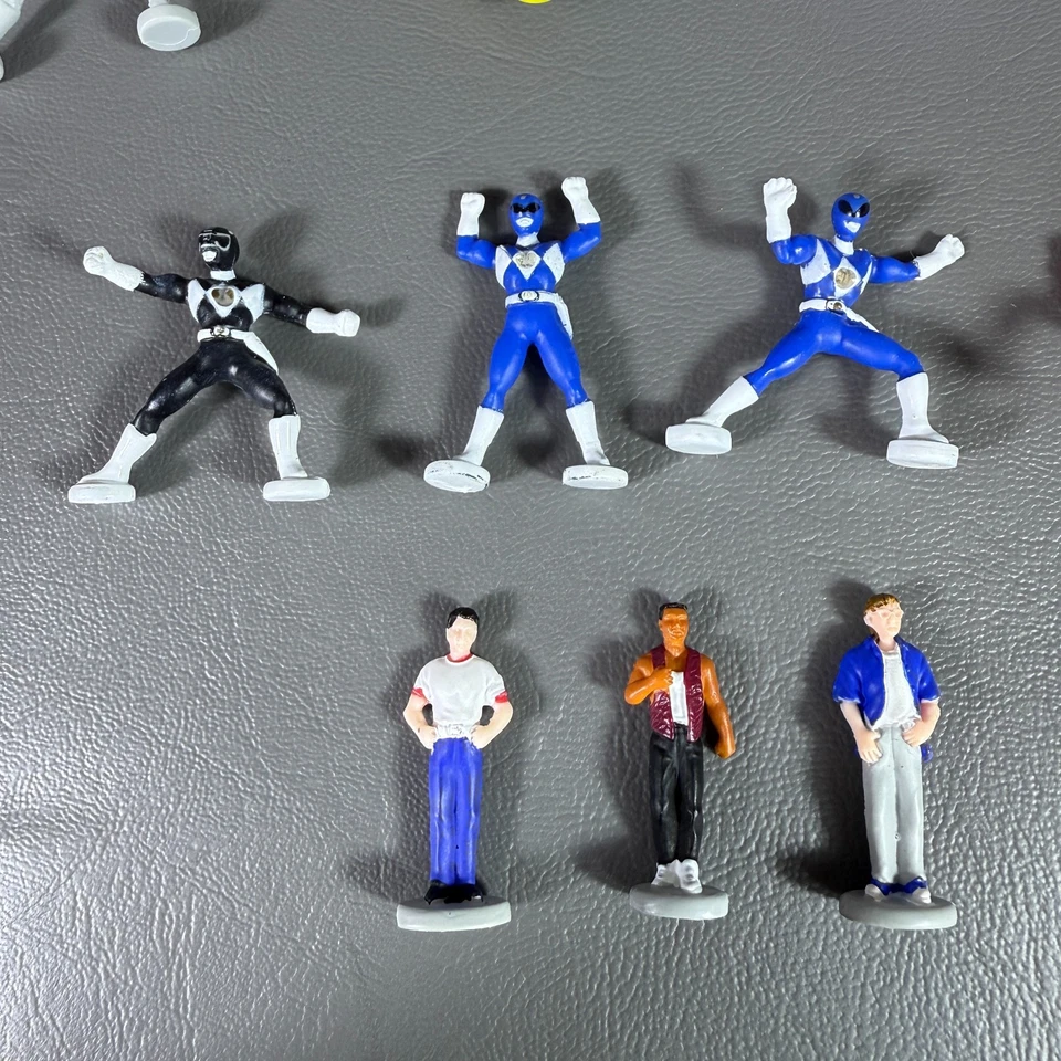 Lote De Colección Años 90 De 17 Juguetes Mighty Morphin Power Rangers Micro Machines 1994 Galoob Foto 2 de 4
