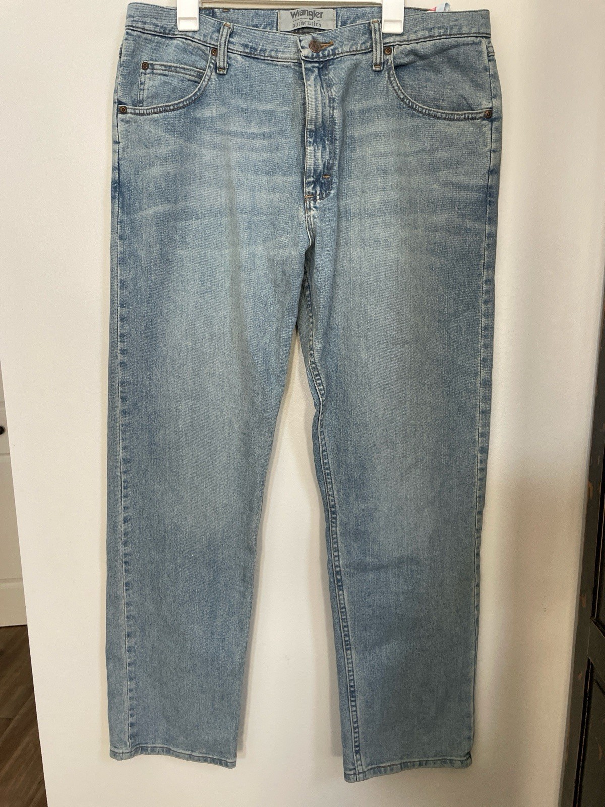 Wrangler Straight Fit Jeans Light Blue Denim Button Zip Regular Solid 5-Pocket