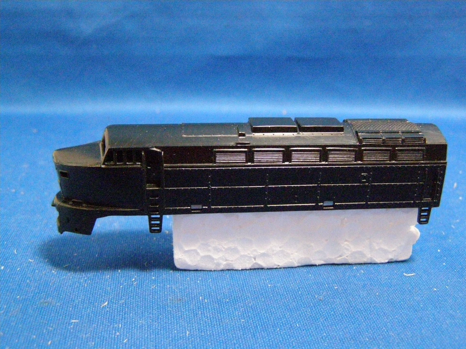 N Scale V Line Baldwin Sharknose Shell 2 available rm - Image 2 of 4