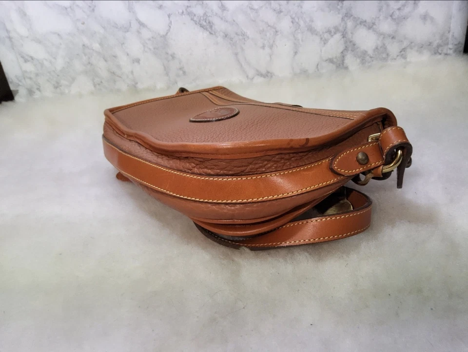 vintage Dooney Bourke Vintage Brown Kilty Crossbody Wallet Bag pebbled Leather  - Image 4 of 4