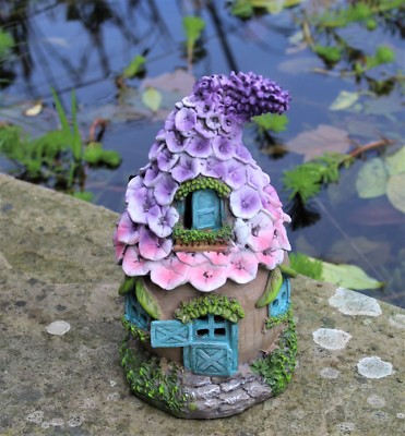 Casa De Jardín De Hadas Con Techo De Paja Curvado, Casa Merrfeld