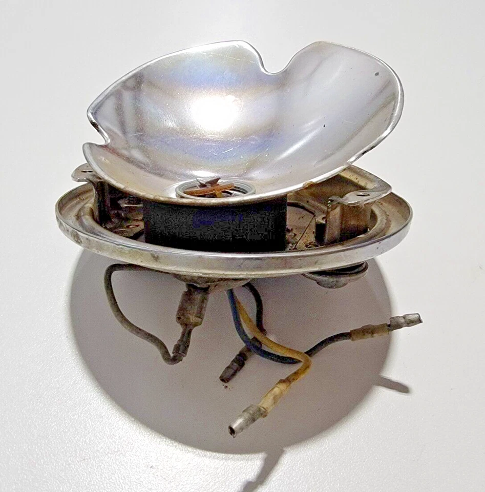 Carcasa de placa de respaldo de luz trasera 1971 Yamaha AT1 RT1 R5 DT1 XS1 DS7 RT3 DT2 Foto 2 de 4