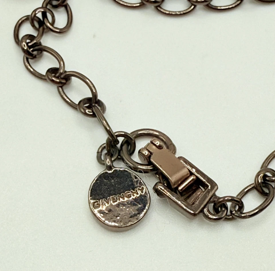 Collar largo Givenchy pistola de chocolate metal perlas y cristal firmado 42 pulgadas Foto 2 de 4